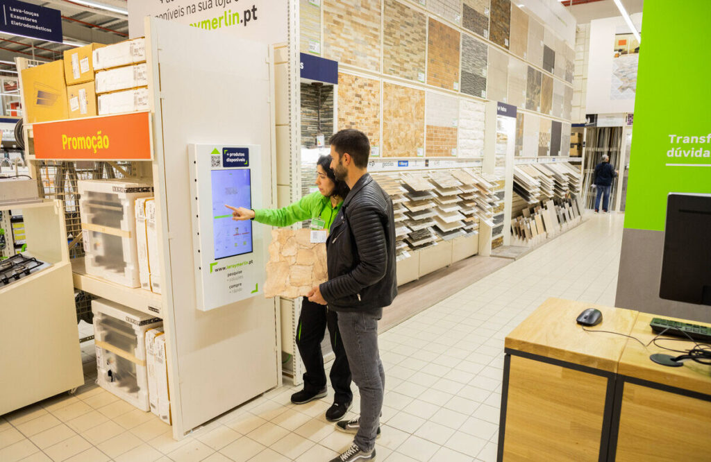 Soluciones interactivas de Philips para Retail. Interactúa con tus clientes con las pantallas de la serie T-Line Kiosk de Philips.